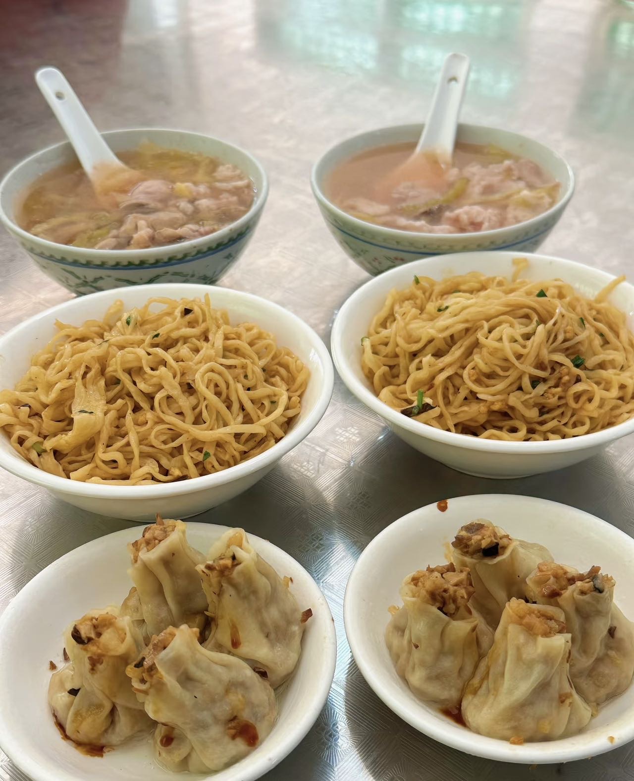 幸福感爆棚的烧卖和腌面